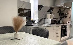 Stanton - Impeccable And Stylish 2 Bedroom